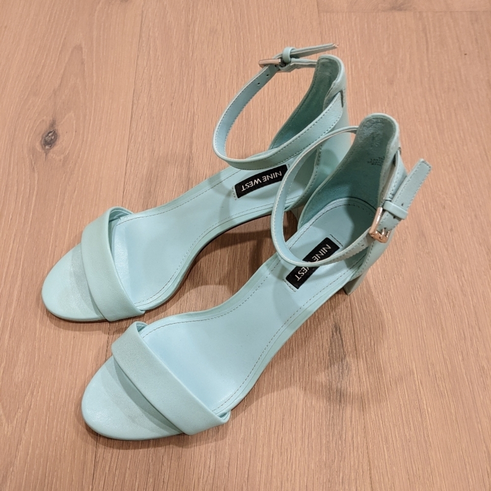 Light teal heels - Picture 6 of 9